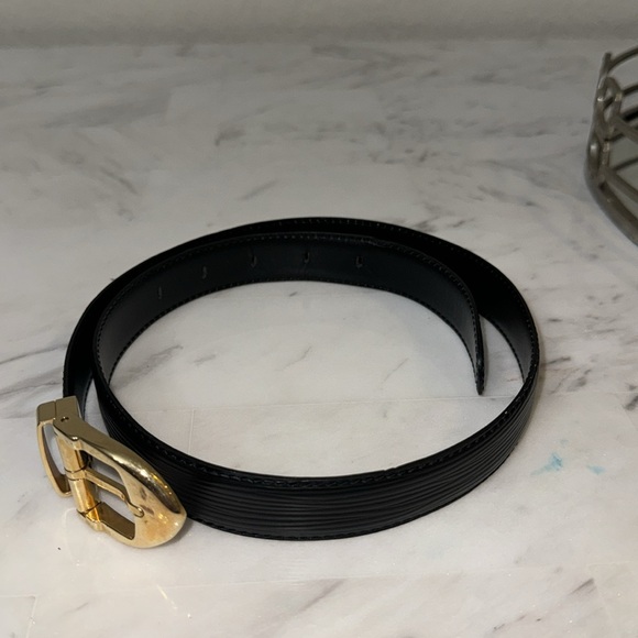 Authentic Louis Vuitton Epi Ceinture Leather 110/44 belt - Picture 4 of 14